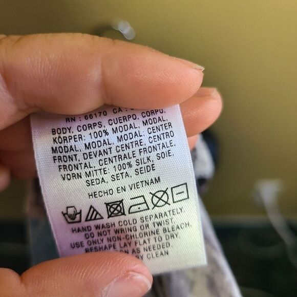 Deletta Beach Graphic Tee - Picture 8 of 8